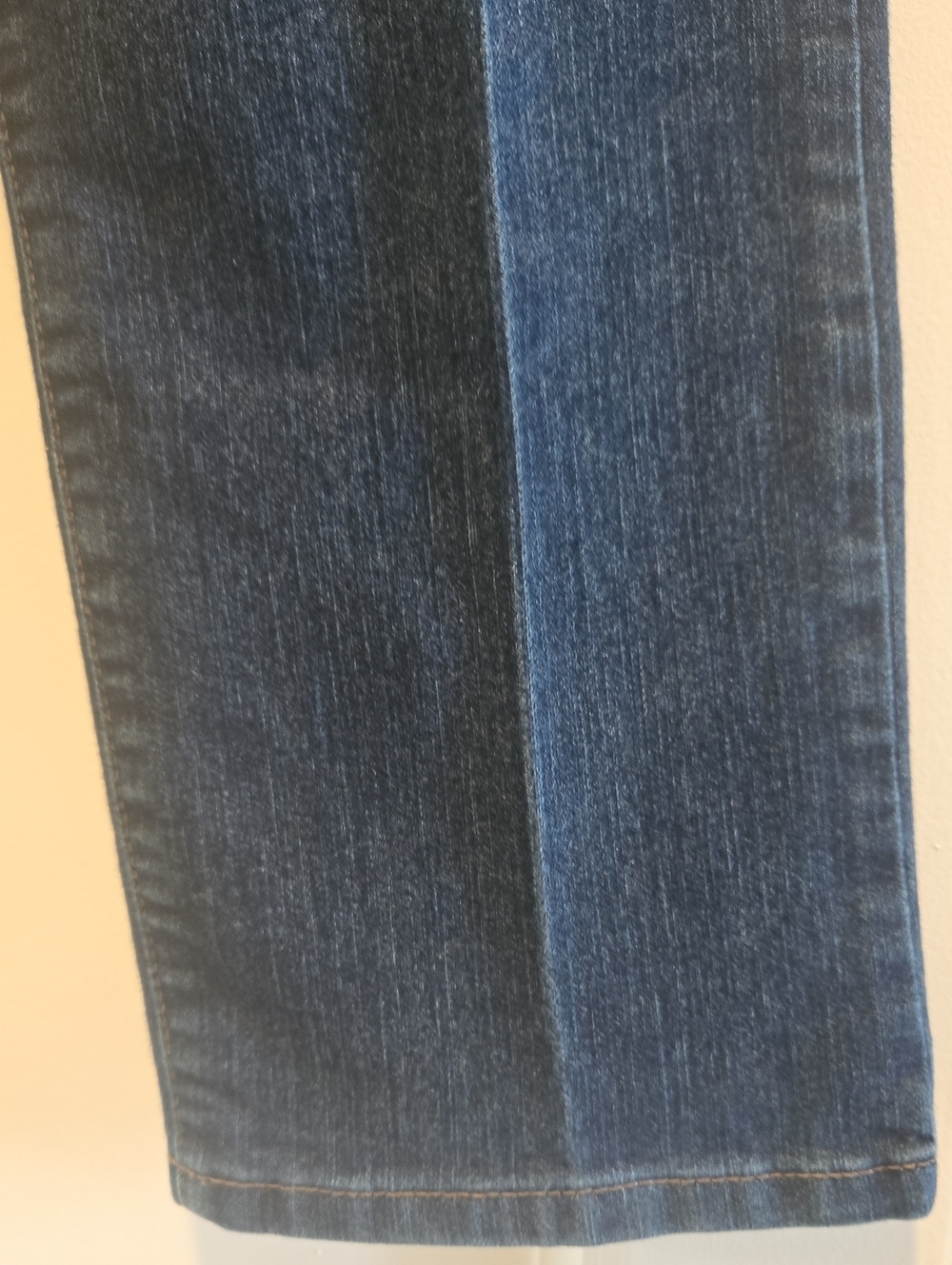 Bandolino Classic Straight-Leg Jeans in Indigo Wash - Picture 8 of 13